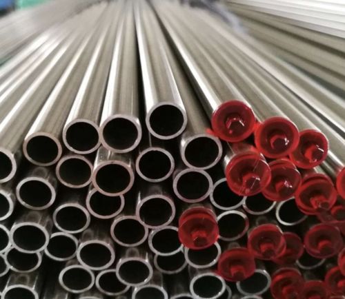 Neueste Unternehmensnachrichten über Chinas Exporte nahtloser Kohlenstoffstahlrohre steigen im dritten Quartal um 18 % und trotzen damit dem globalen Handelsgegenwind.